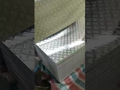 ASTM 5056は階段のための表面アルミニウム チェック模様の版500mmの幅を浮彫りにした